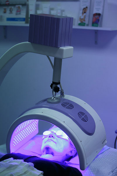 PDT treatment is activated by 20 minutes under the blue UV light and 10 minutes under the red UV light.